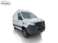 Pogled sprijeda desno