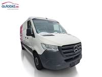 Pogled sprijeda desno