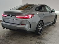 Skats no labās puses aizmugurē