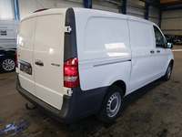 Pogled od pozadi desno