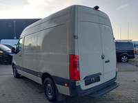 Pogled od pozadi levo