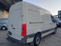 Pogled od pozadi desno