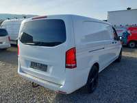 Pogled od pozadi desno