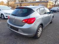 Pogled od pozadi desno