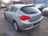 Pogled od pozadi levo