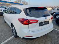 Pogled od pozadi levo