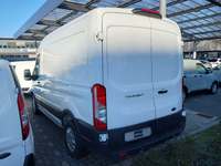 Pogled od pozadi levo