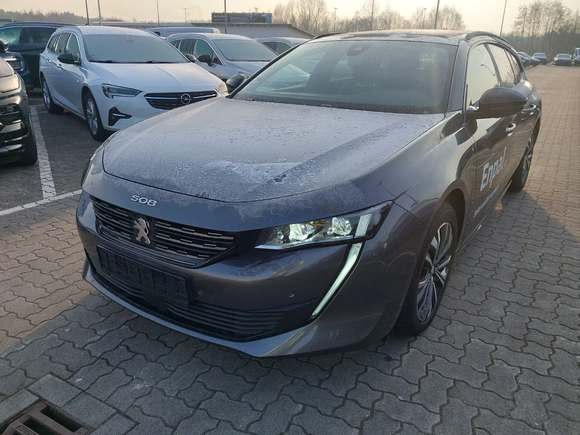 Pogled od napred levo