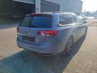 Pogled od pozadi desno