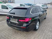 Pogled od pozadi desno