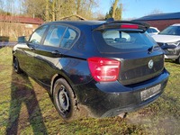 Vaade tagant vasakult