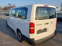 Vaade tagant vasakult