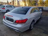 Pogled od pozadi desno