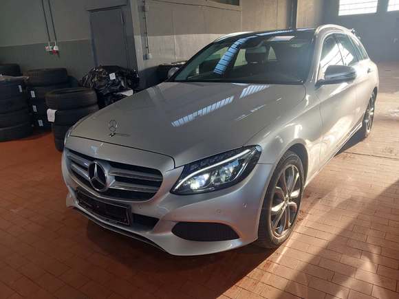 Pogled od napred levo