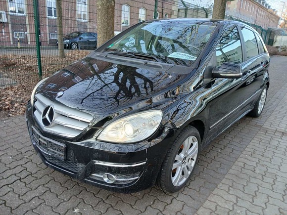 Pogled od napred levo