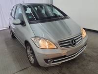 Pogled sprijeda desno