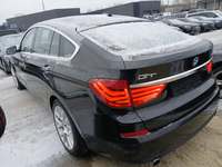 Vaade tagant vasakult