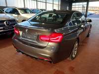 Pogled od pozadi desno