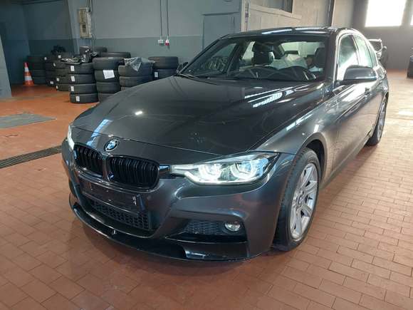 Pogled od napred levo