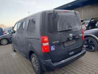 Pogled od pozadi levo