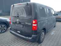 Pogled od pozadi desno