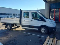 Pogled sprijeda desno