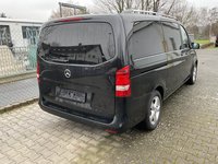 Pogled od pozadi desno