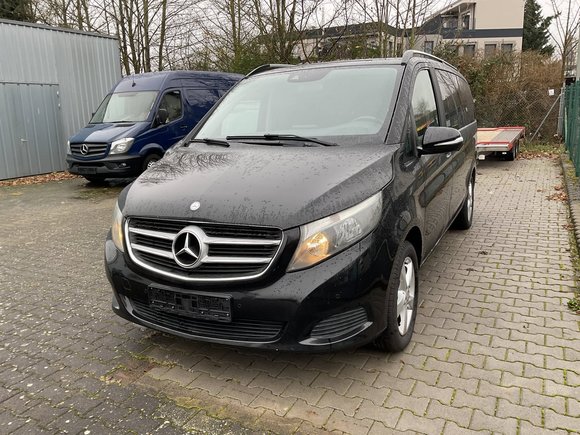 Pogled od napred levo