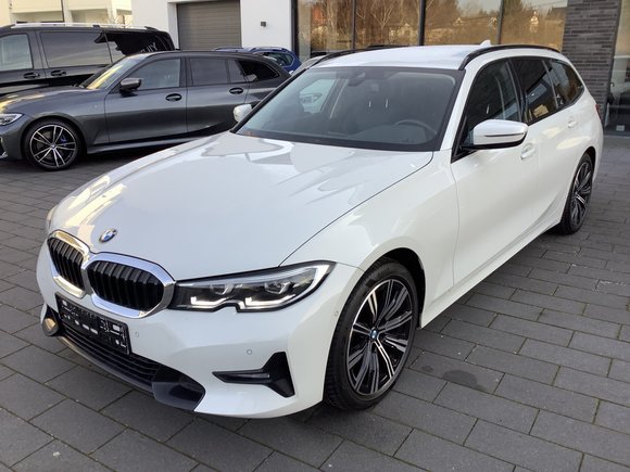 Pogled od napred levo