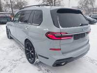 Vaade tagant vasakult