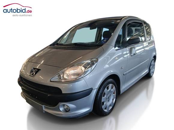 Pogled sprijeda lijevo