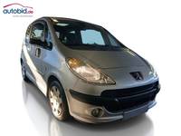 Pogled sprijeda desno