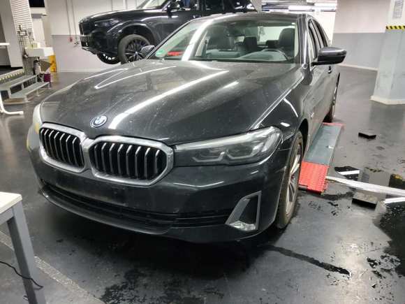 Pogled sprijeda lijevo