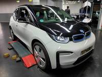 Pogled sprijeda desno