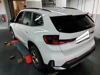 Vaade tagant vasakult