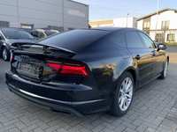 Pogled od pozadi desno