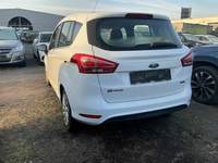 Pogled od pozadi levo