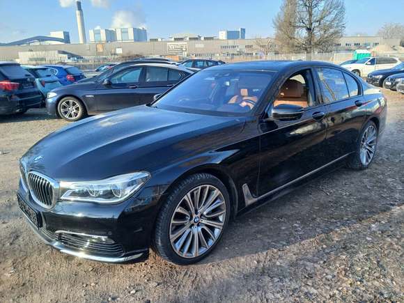 Pogled od napred levo