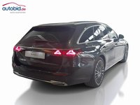 Pogled od pozadi desno