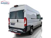 Pogled od pozadi desno