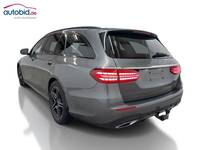 Pogled od pozadi levo