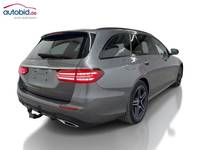 Pogled od pozadi desno