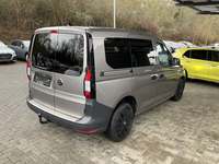 Pogled od pozadi desno