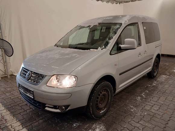 Вид спереди слева