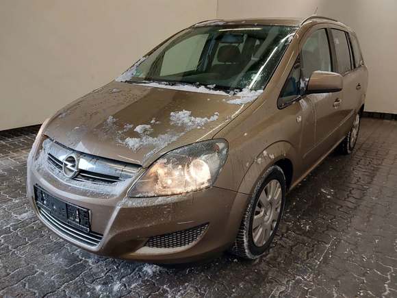 Вид спереди слева