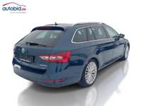 Pogled od pozadi desno