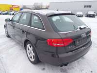 Vaade tagant vasakult