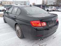 Vaade tagant vasakult