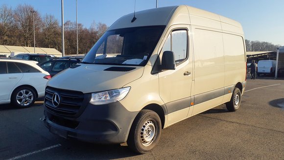 Pogled sprijeda lijevo