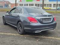 Vaade tagant vasakult